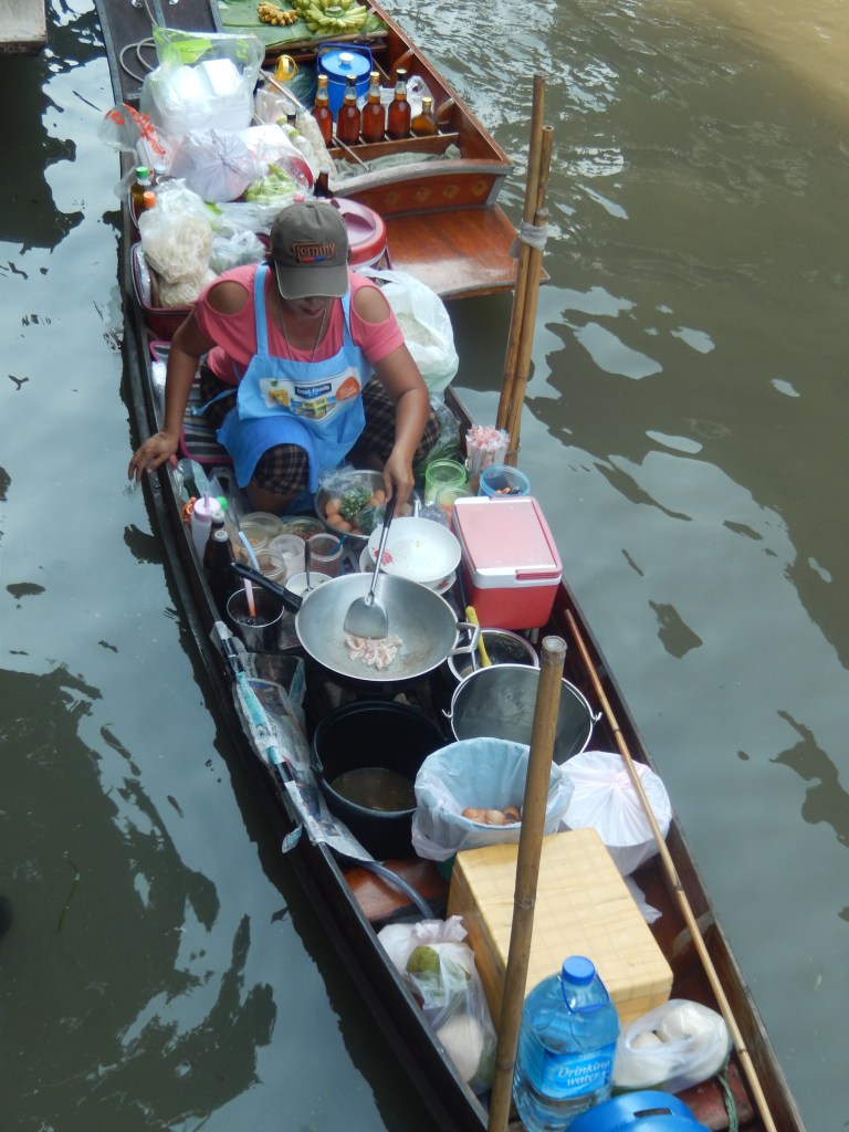 בשוק הצף 
צילום: עמיר פרי